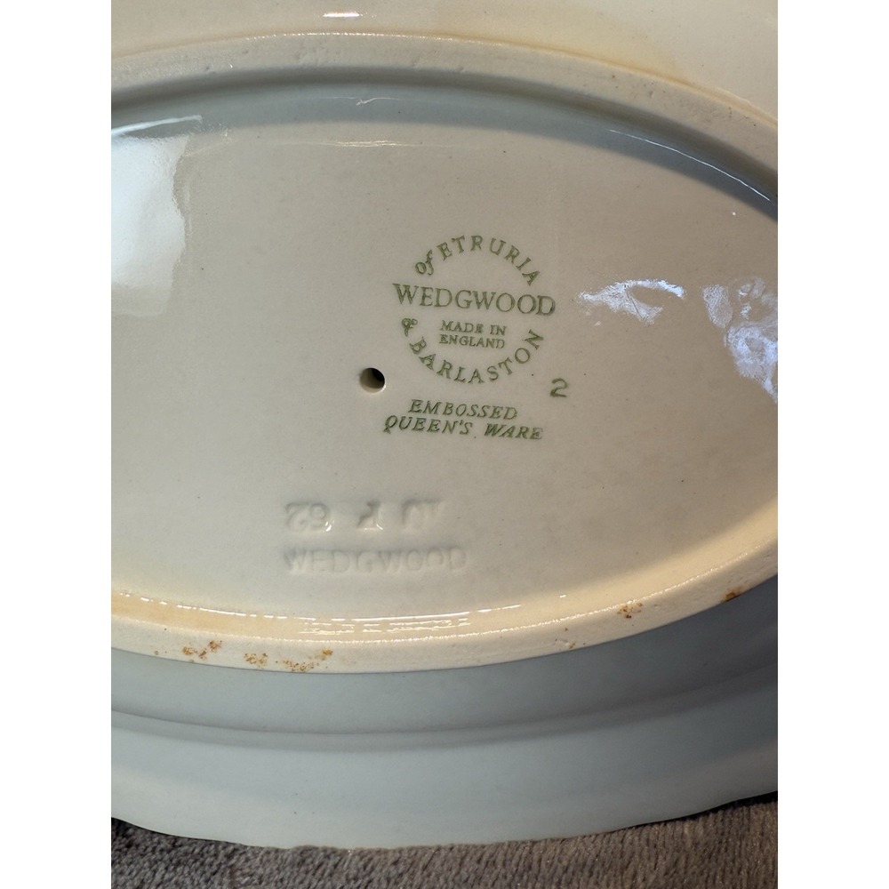 Wedgwood Embossed Queen's‎ Ware Gravy Sauce Boat w Underplate Cream on Cream #2 - Picture 8 of 10